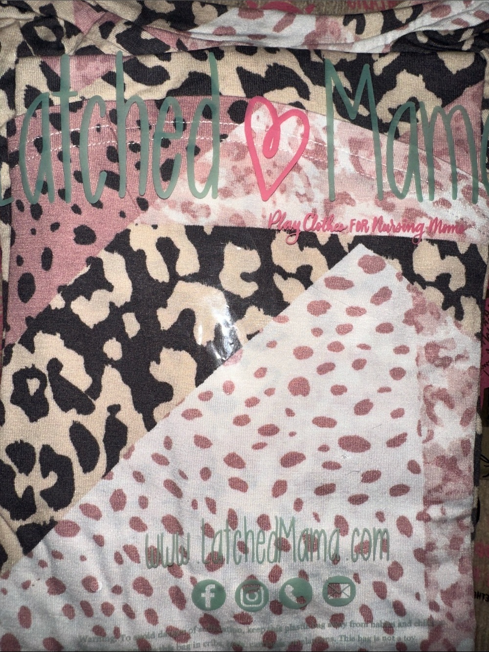 NEW Latched Mama Pink Patchwork Leopard Print V-Neck easy access nursing Tee - Picture 4 of 4